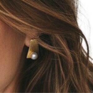 Genevive Sterling Silver 14k Gold Plated Freshwater Pearl Square Earrings‎